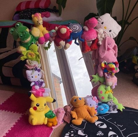 Junk Mirror, Plushie Decor, Aesthetic Mirror Decor, Girl Heaven, Chill Room, Cute Diy Room Decor, Dream Apartment Decor, Future Apartment Decor, Funky Decor