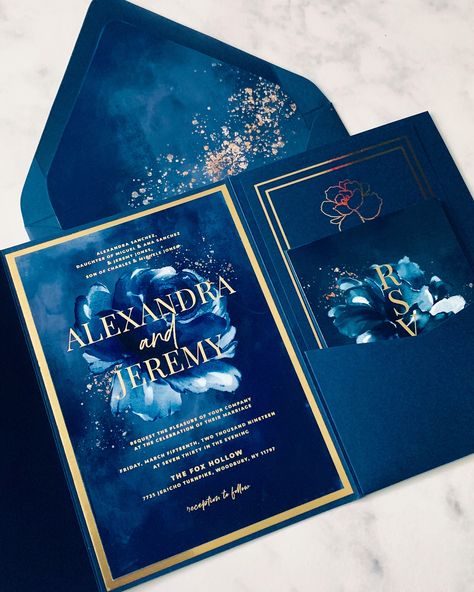 Lovely dark blue wedding invite with gold foil accents. #wedding #invites #weddingideas #weddinginvitations #winterwonderland #darkblue #winterwedding #bluerose #invite #elegantinvite #winter #weddinginvite Wedding Color Schemes Gold, Midnight Blue Wedding, Tiffany Blue Wedding Theme, Classic Blue Wedding, Blue And Gold Wedding, Blue Wedding Receptions, Dark Blue Wedding, Debut Invitation, Blue White Weddings