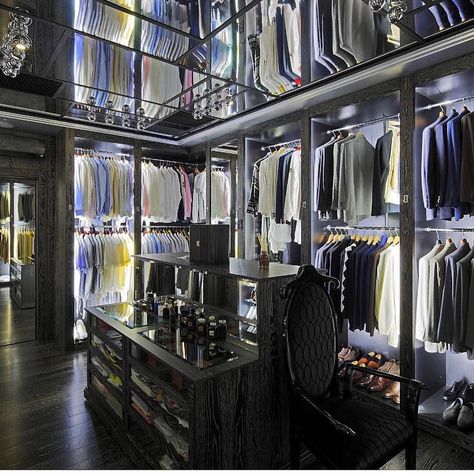 Man Goals, Walk In Closet Luxury, Lighting Office, Display Lighting, Closet Island, Walk In Closet Design, Luxury Closets Design, Office Life, Man Suit