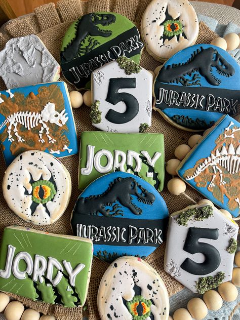 Jurassic World Cookies Decorated, Jurassic Park Cookies Decorated, Jurassic World Cookies, Jurassic Park Cookies, Dinosaur Cookies Decorated, Lego Dinosaur, Jurassic Park Birthday, Dinosaur Birthday Party Decorations, Cookie Making