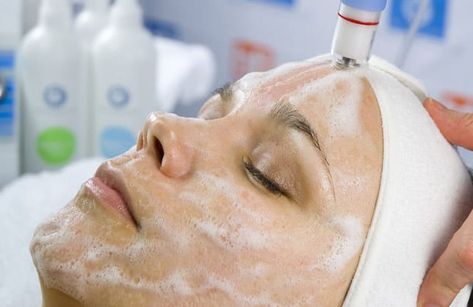 Hydrodermabrasion - The Secret To Juicy, Plump Skin! Hydrodermabrasion Facial, Microdermabrasion Facial, Brochure Ideas, Microdermabrasion Machine, Homemade Facials, Skin Therapy, Peeling Skin, Skin Care Recipes, Skin Care Treatments