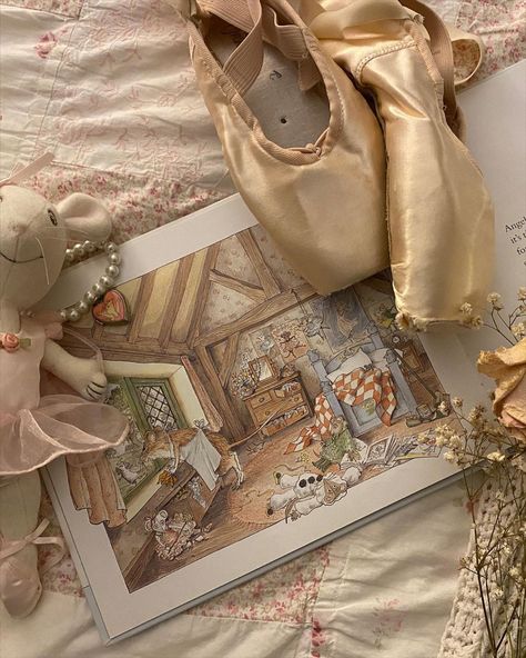 Dancing Ballet, Dollette Coquette, Angelina Ballerina, Romantic Academia, Ballet Beauty, Belle Beauty And The Beast, Royal Aesthetic, Cute Cottage, Princess Core