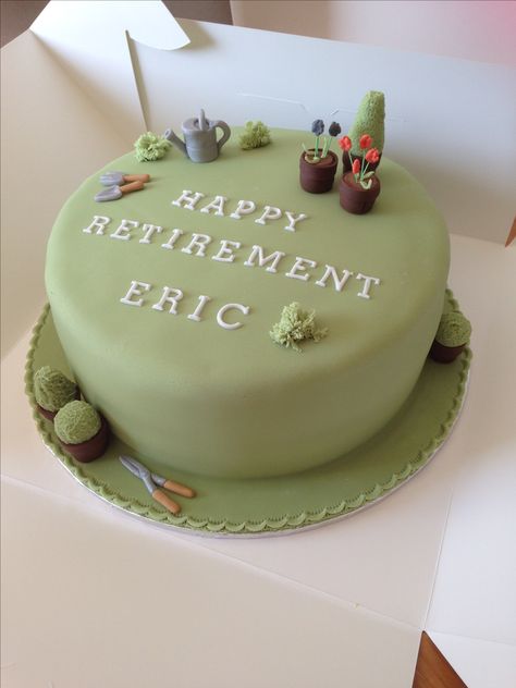 Retirement cake, garden theme. Gardening Cake Ideas, Garden Theme Retirement Party, Birthday Cake Garden Theme, Cake Garden Theme, Gardening Theme Cake, Plant Themed Cake, Retirement Cake Ideas For Men, Retirement Theme Cake, Retirement Cake Ideas