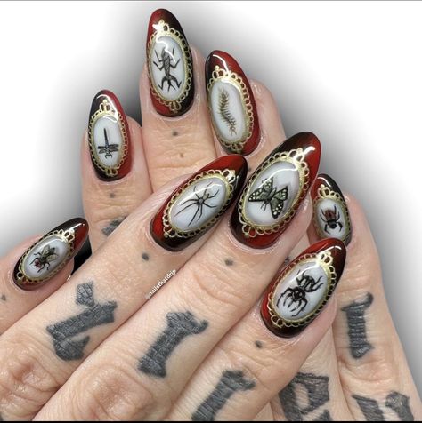 Picture Frame Nails, Fall Goth Nails, Bug Nails Art, Cameo Nails, Tarot Card Nails, Framed Nails, Bug Nail Art, Victorian Nails, Bug Nails