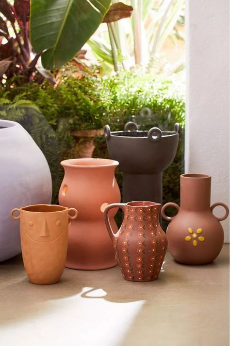 Loft Home, Boho Vase, Kitchen Improvements, Artist Loft, Face Vase, Clay Vase, Ceramics Ideas Pottery, Diy Clay Crafts, Cactus And Succulents