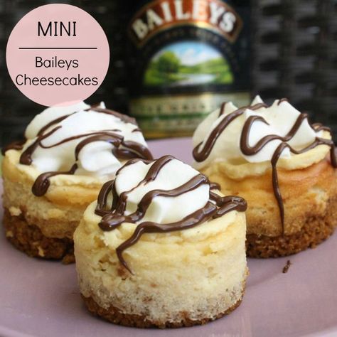 Mini Bailey's Cheesecakes Bailey's Cheesecake, Happy Hour Appetizers, Mini Cheesecake Pan, Baileys Cheesecake, Yoghurt Cake, Mini Baileys, Boozy Desserts, Steam Oven, Mini Cheesecakes