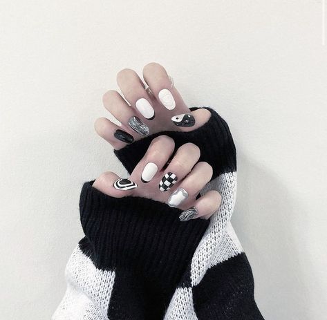 Black And White Korean Nails, Korea Nail, Black White Nails, Korean Nail Art, Korean Nails, Styles Inspiration, Black And White Aesthetic, Aesthetic Grunge, Instagram Aesthetic