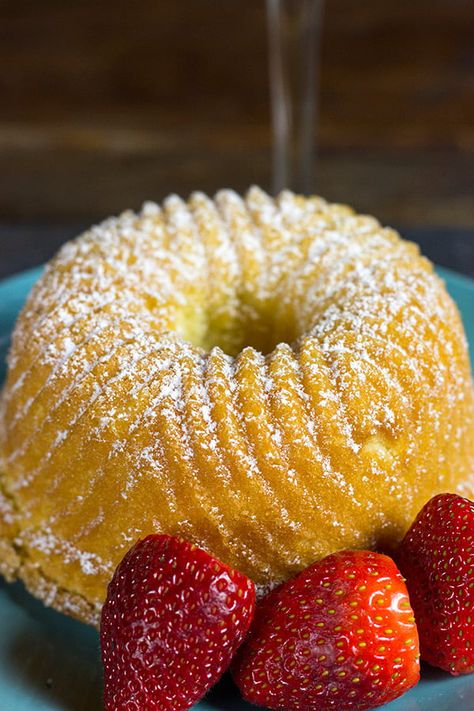 Champagne Pound Cake | Fun and festive New Year's Eve dessert recipe! New Years Eve Dessert, Festive Desserts, Bundt Cakes Recipes, Pound Cakes, Pound Cake Recipes, Bundt Cakes, Cake Batter, Creative Cakes, Decadent Desserts