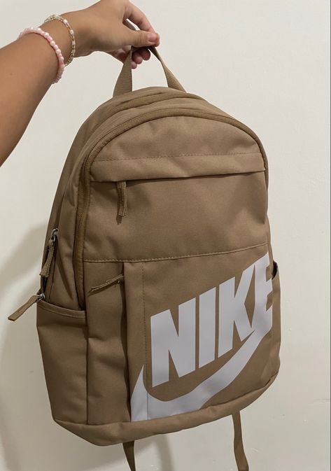 Book Bags For High School Nike, Cute Bags For Back To School, Bags For School Black, Nike Bags School, School Bag Nike, Nike Backpacks For School, Nike School Bag, School Backpack Ideas, Cute Bags For School