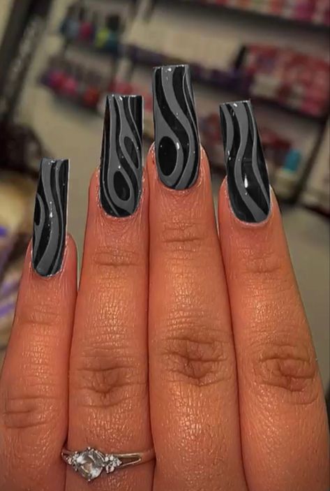 Black And Gray Nails Ideas, Black And Grey Nail Art, Grey Black Nails Design, Grey Coffin Nail Ideas, Grey And Black Nail Ideas, Grunge Coffin Nails, Charcoal Nail Designs, Black Base Nail Design, Black And Purple Short Nails