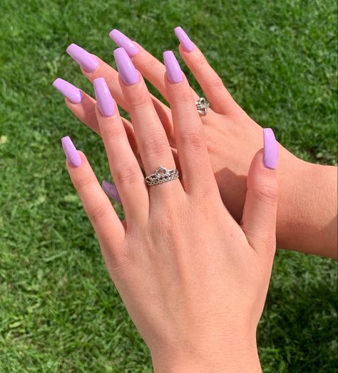 Colorful Coffin Acrylic Nails, Light Purple Nails Coffin, Coffin Acrylic Nails Purple, Lavender Nails Design, Light Purple Nails Acrylic, Light Purple Nail Ideas, Purple Acrylic Nails Coffin, Light Purple Acrylic Nails, Cute Lavender Nails