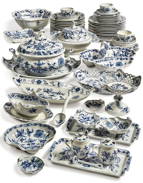 dinner and dessert services ||| sotheby's n09561lot92ct9en Oval Basket, Fine China Dinnerware, Crossed Swords, Asian Vases, Blue Dishes, Vegetable Dish, Blue White Decor, Soup Tureen, Blue Onion