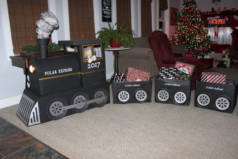 Train Made Out Of Cardboard Boxes, Diy Polar Express Train Cardboard Boxes, Christmas Present Train, Present Train, Office Christmas Decorations Cubicles, Ward Activities, Cardboard Train, Polar Express Christmas Party, Diy Train