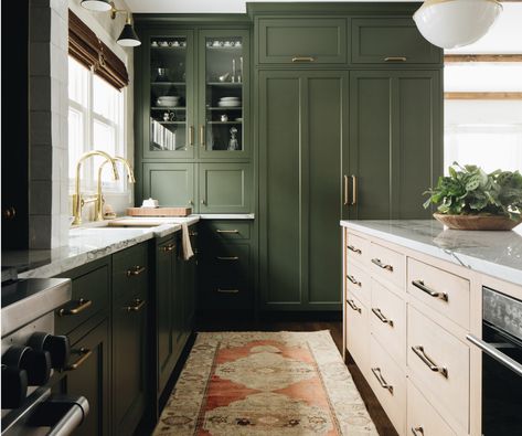 Green Kitchen Walls, Dark Green Kitchen, Dark Green Walls, White Tile Backsplash, Green Kitchen Cabinets, Design Your Kitchen, Green Cabinets, Kitchen Pictures, Green Kitchen