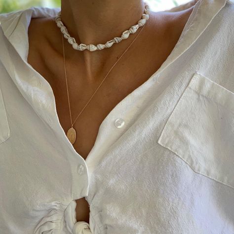 Cowrie Shell Necklace Outfit, Shell Necklace Outfit, Erin Taylor, Real Life Mermaids, Cowrie Shell Necklace, Minimal Boho, Necklace Outfit, Shell Choker, Medallion Necklace