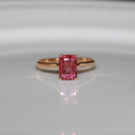 > Material - 18K Solid Yellow Gold  > Gemstone -  Genuine Pink Tourmaline > Gemstone Shape - Octagon > Gross weight -  2.0 grams > Number of stone - 1 piece This piece is made to order. Due to this, it takes 3 to 5 business days after your payment clears to complete your order. Please let me know if you have any questions about this product. You can also go to my shop Home for more:  https://www.etsy.com/in-en/shop/SilverAppeal We offer free resizing, and any customization is welcome. A satisfie Everyday Wear Jewelry, November Birthstone Ring, Ring Everyday, Oxidized Silver Rings, Pink Tourmaline Ring, 18k Gold Ring, Gold Earrings Designs, Ring Minimalist, Minimalist Ring