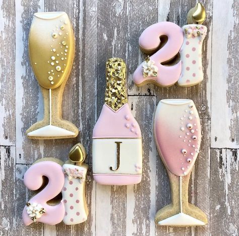 Martini Glass Cookies, 21st Bday Cake, 30th Birthday Party Decorations, Super Cookies, First Birthday Cookies, Happy Birthday Cookie, Cowboy Cookies, 21st Birthday Cakes, 21st Birthday Decorations