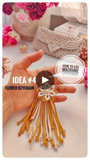 Macrame Leftover, Macrame Keychain Tutorial, Macrame Keyring, Macrame Tutorials, Flower Keychain, Macrame Ideas, Macrame Tutorial, Flea Markets, Macrame Patterns