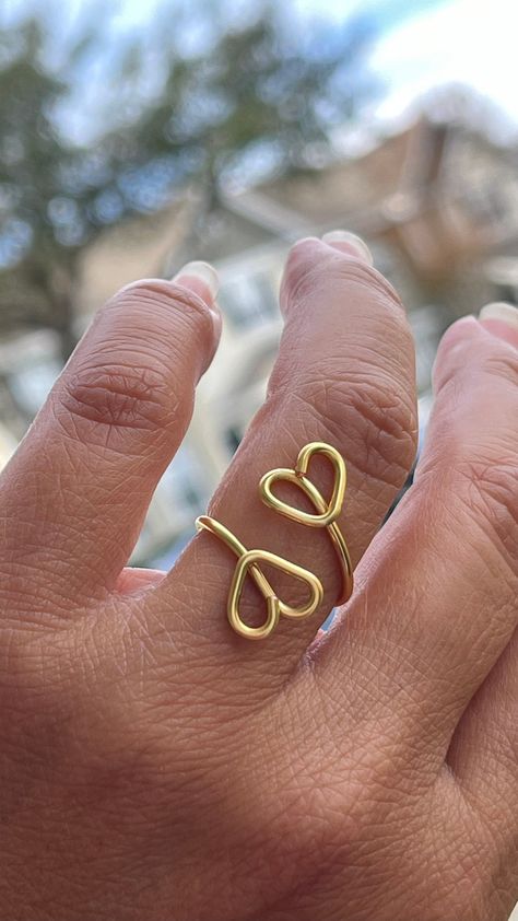 Heart Wire Ring This delicate Heart Ring, is perfect for a gift to that special person. You can give it as a special gift for her, or even for you to wear everyday. M Wire Ring, Silver Wire Rings Handmade, Heart Wire Ring, Handmade Wire Rings, Wire Wrapped Jewelry Rings, Gold Wire Ring, Silver Wire Rings, Gold Wrap Ring, Gold Heart Ring