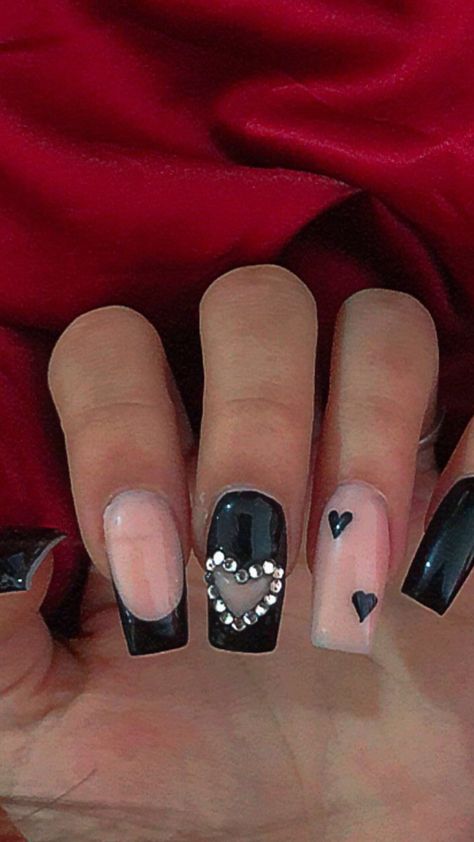 Black Nails Acrylic With Heart, French Nails With Black Stars, Y2k Nails Heart, Heart Diamond Nails, Black Heart Nails, Rosa Nails, Silver Acrylic Nails, Black French Nails, Black Almond Nails