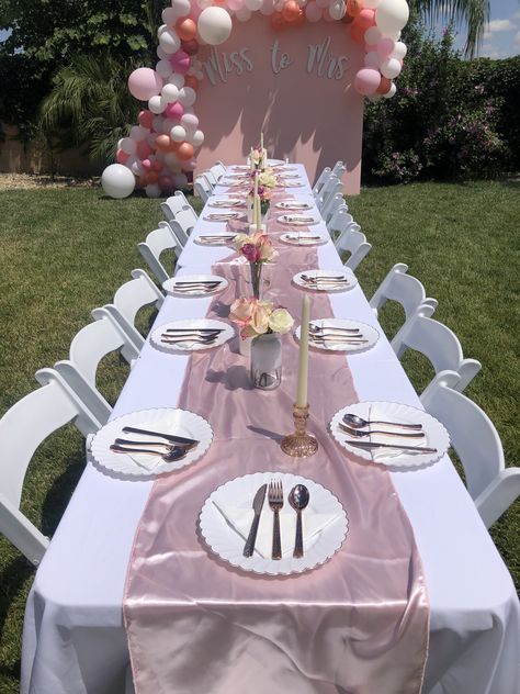 Party Tables Ideas, Lunch Table Settings, 23 Bday, Bridal Shower Table, Ideas Fiesta, Simple Table Settings, Bridal Shower Inspo, Lunch Table, Bridal Shower Tables