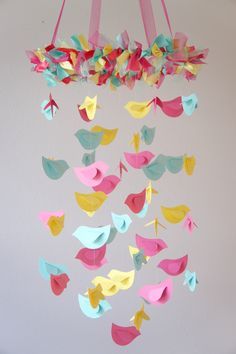 pajaritos Paper Mobiles, Kids Room Grey, Bunny Mobile, Grey Baby Nursery, Bird Nursery, Bird Mobile, Trendy Baby Nursery, Trendy Baby Shower Ideas, Girl Nursery Room