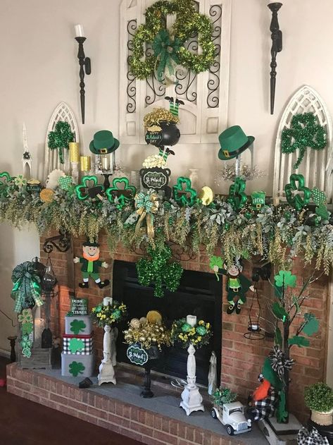 Over Couch Wall Decor, Diy St Patrick's Day Crafts, St Patrick's Day Tree, Chimney Decor, Couch Wall Decor, Farmhouse Mantle Decor, Couch Wall, St Patricks Decorations, St. Patrick's Day Diy