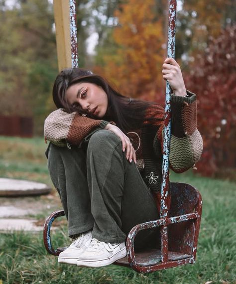 Playground Photo Shoot, Playground Photography, Urban Photography Portrait, Indie Photography, Grad Photos, Foto Art, Photography Senior Pictures, Pose Reference Photo, Art Poses