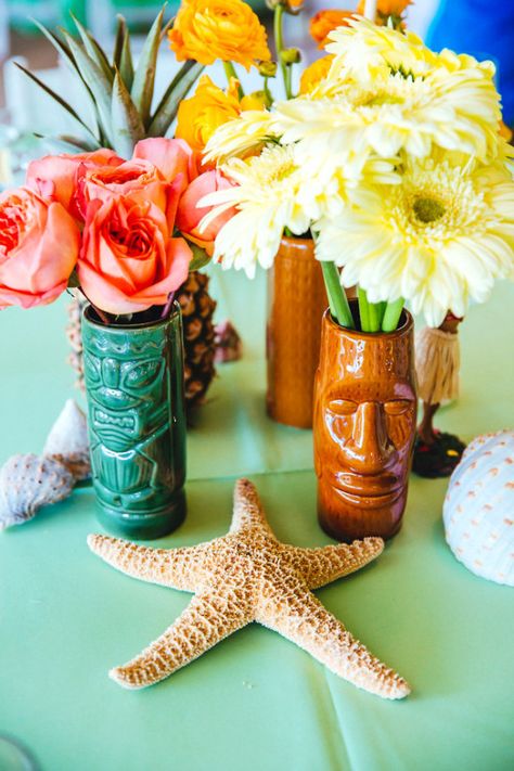 Tiki Party Food, Hawaii Theme Wedding, Tiki Wedding, Tiki Head, Hawaii Theme, Hawaii Vintage, Head Vases, Luau Wedding, Hawaii Party