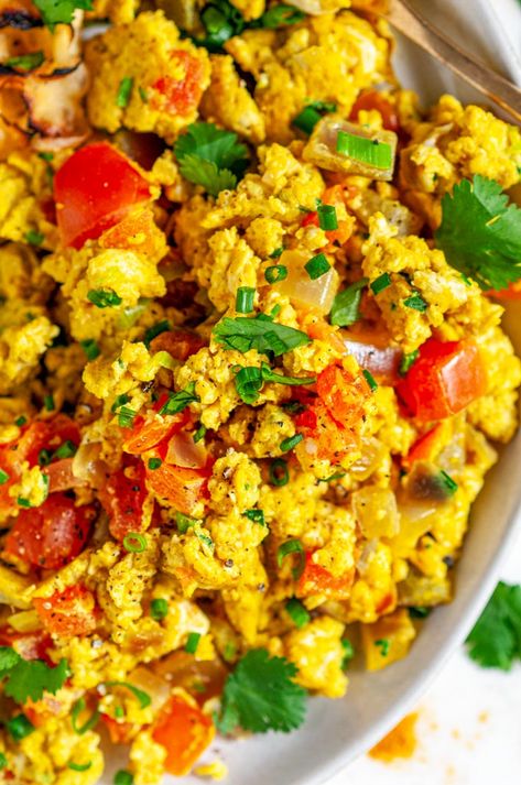 Indian Egg Scramble Breakfast - Inspired by the traditional Indian Akori dish, this egg scramble has all your favorite Indian spices and flavors! Serve with a slice of naan bread for ultimate yums. Gluten free! From aberdeenskitchen.com #Indian #akori #egg #scramble #breakfast #brunch #recipe #glutenfree Breakfast Scramble, Homemade Naan Bread, Egg Scramble, Brunch Recipe, Scrambled Egg, Egg Recipes For Breakfast, Yummy Pasta Recipes, Naan Bread, Asian Fusion