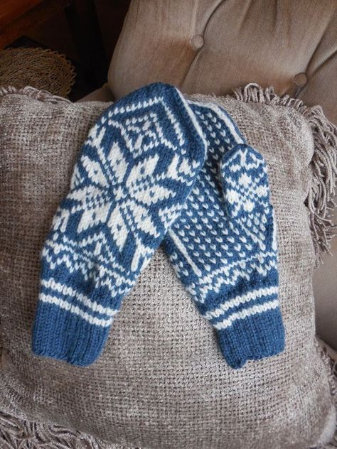 Nordic Mittens, Kids Mittens Knit, Colorwork Knitting Patterns, Kids Mittens, Circular Knitting Machine, Knitting Paterns, Knitting Machine Patterns, Colorwork Knitting, Crafty Kids