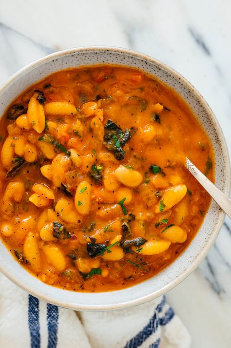 Pasta e fagioli means "pasta and beans" in Italian—this recipe is much more than that! This hearty stew is full of irresistible fresh flavor. Warm up with a bowl of pasta e fagioli on a cold day. (Leftovers taste even better and pack well for lunch!) #pastaefagioli #vegetarian #soup #vegan #Italianrecipe #cookieandkate Recipe For Pasta Fagioli, Pasta And Beans, Cannellini Beans Recipes, Recipe For Pasta, Vegetarian Stew, Vegetarian Soups, Hearty Stew, Bean Pasta, Pasta Fagioli