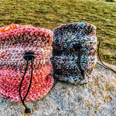 FREE CROCHET CHALK BAG PATTERN: This uniquely ribbed chalk bag is much simpler than it looks. Made with Premier Yarns Muir Woods Yarn, it will soon be your go to chalk bag! hookyarncarabiner.com#crochet #free #pattern #chalkbag#easy #tutorial #cute #winter #climbing#rockclimbing #outdoors #nature#premieryarns #handmade Crochet Chalk Bag, Chalk Bag Pattern, Climbing Chalk Bag, Climbing Chalk, Climbing Bag, Jumbo Yarn, Chalk Bag, Muir Woods, Bag Pattern Free