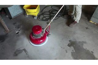 Sanding Concrete, Sanding Concrete Floors, Seal Concrete Floor, Diy Concrete Stain, Diy Painted Floors, Diy Concrete Patio, Concrete Stain Patio, Clean Concrete, Concrete Patio Makeover