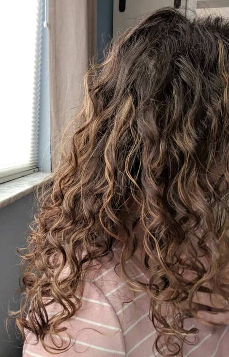 3a Hair, Fine Curly Hair, Highlights Curly Hair, Curly Hair Problems, Curly Hair Types, Natural Curls Hairstyles, Curly Girl Method, Curly Hair With Bangs, Curly Hair Routine