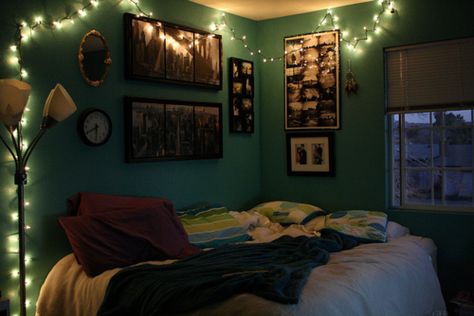 Slytherin Style, Dark Tumblr, Tumblr Bedroom, Tumblr Rooms, Teen Girl Bedroom, Bedroom Decor Design, Trendy Bedroom, House Room