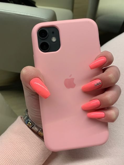 Iphone 12 Pink Case, Iphone 11 Aesthetic, Picture Phone Cases, Apple Iphone Covers, Preppy Phone Case, Dream Phone, Bling Phone Cases, Iphone Case Collection, New Aesthetic