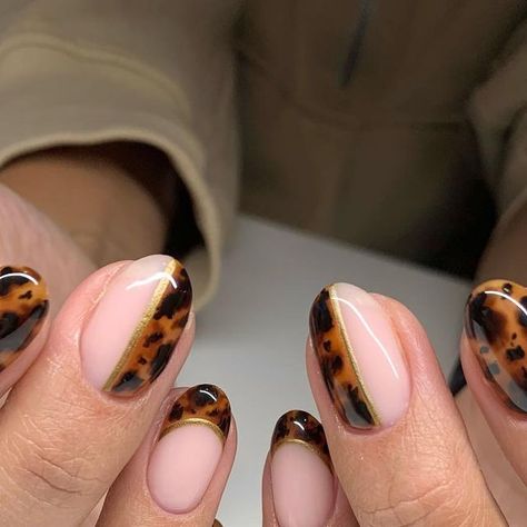 Meg | Luminary + Nail Art on Instagram: "Happy Halloween!! 👻  We love a good tortie set 🖤  #happyhalloween #tortoiseshellnails #tortienails #cutenails #luminarynailsystems #aznailtech #handpaintednailart" Short Square October Nails, Tortishell French Nails, Structure Gel Nails Design, Painting Gel Nails Art Ideas, Tortishell Nails Design Almond, Tortus Nail Designs, Fun Autumn Nails, Lepord Print Nails Design, Turtle Nail Designs