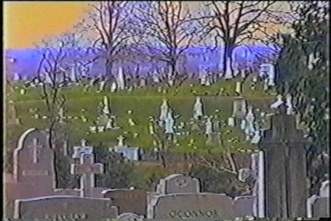 MOVIE SLUDGE Creepy Core, Arte Grunge, Dreamcore Weirdcore, Vaporwave Aesthetic, Weird Dreams, Ethereal Art, Laura Lee, Aesthetic Photo, Cemetery