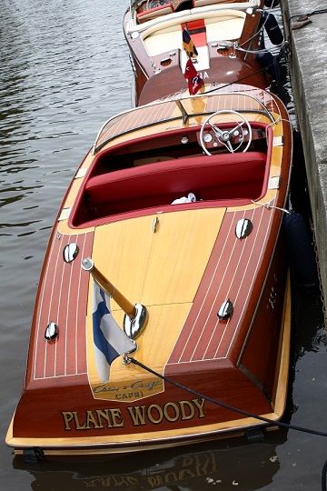 1960 Chris-Craft Capri Runabout. Riva Boot, Boat Blinds, Wooden Speed Boats, Mahogany Boat, Riva Boat, Bay Boat, Chris Craft Boats, Runabout Boat, Wood Boat Plans