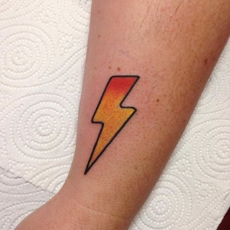 Lightning Mcqueen Bolt Tattoo, Lightning Mcqueen Lightning Bolt, Lightning Tattoo Finger, Lightning Mcqueen Tattoo Ideas, Lightning Mcqueen Tattoo, Lightning Bolt Tattoo, Lightning Tattoo, Bolt Tattoo, Petit Tattoo