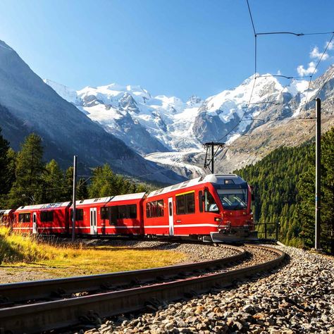 Read our guide to the most scenic train journeys in Switzerland, discover what you can see & how to book your train tickets with us. Glacier Express, Bernina Express, Chamonix Mont Blanc, Train Route, Train Tour, Chur, Train Tickets, Voyage Europe, Train Journey