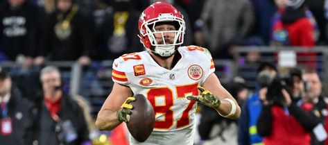 15 Players the Experts Draft (2024 Fantasy Football) Football Draft, Thursday Night Football, Nfl Football Games, Chiefs Game, Sports Psychology, Madden Nfl, Chiefs Football, Nfl Games, Kc Chiefs