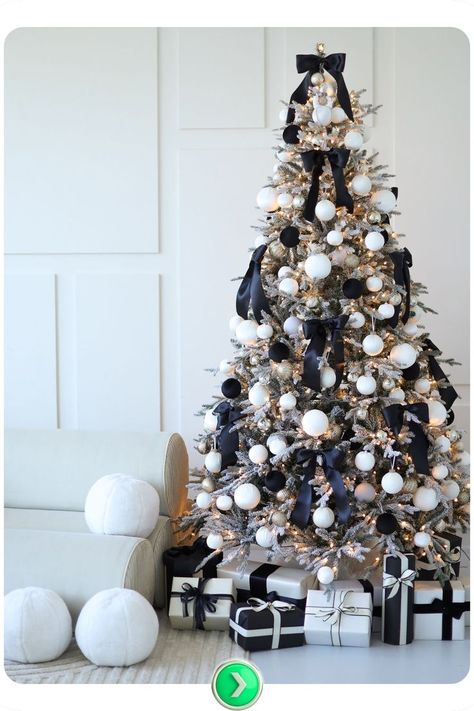 Sophisticated black and white tree with contrasting ornaments and ribbon. A unique and modern take on holiday decor, ideal for contemporary or minimalist spaces. Black Christmas Tree White Decorations, Christmas Tree Ideas Black And White, Black White And Gold Christmas, Classy Christmas Decor, Black And White Ribbon, Minimalist Christmas Tree, Silver Christmas Tree, Christmas Decor Inspiration, Classy Christmas