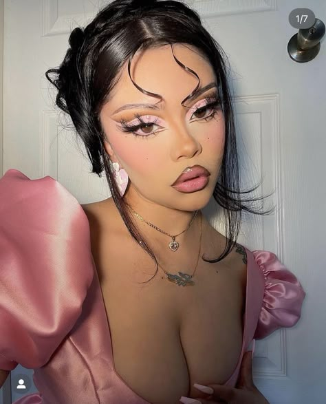 Makeup With Light Pink Dress, Dramatic Makeup For Black Women, Bratz Eye Makeup, Glam Makeup Looks Dramatic, Light Feminine Makeup, Venus Sign, Sultry Makeup, Tattoos Infinity, Light Feminine