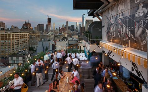 New York Rooftop Party, Rooftop Party Aesthetic, New York Bars, New York Rooftop Bar, New York City Bars, Summer In New York, New York Rooftop, Rooftop Bars Nyc, New York Party