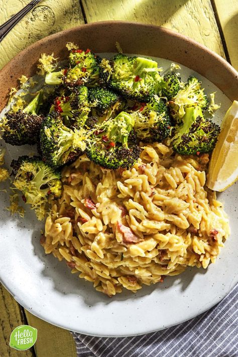 Broccoli Italian, Pasta Orzo, Carbonara Recept, Healthy Diners, Vegas Food, Pasta Carbonara, Carbonara Pasta, Spaghetti Carbonara, Tasty Pasta