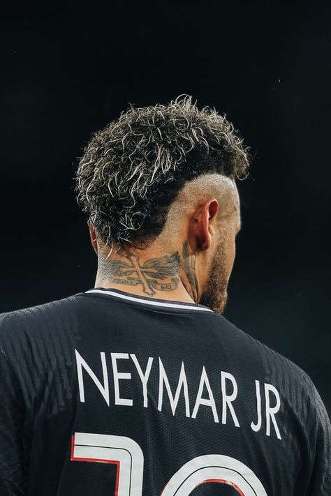 Afro Hair Fade, Neymar Jr Hairstyle, Neymar Jr Wallpapers, Messi Photos, Arte Van Gogh, Cristiano Ronaldo 7, Faded Hair, Pelo Afro, Haircuts For Wavy Hair