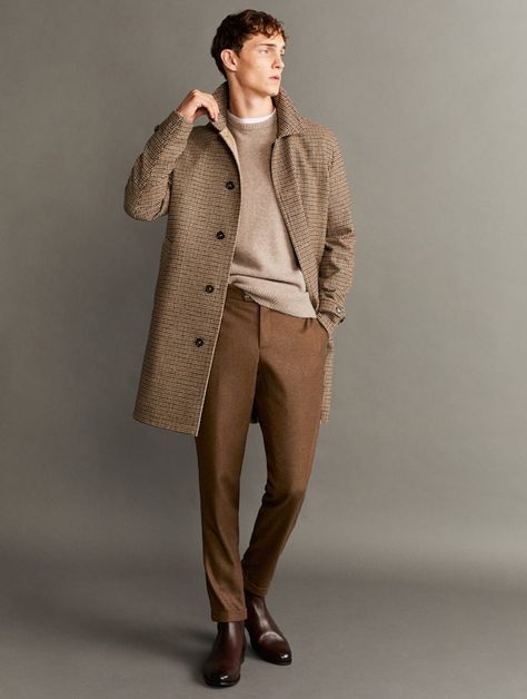 The Ultimate Guide To Men's Overcoats #beige #clothing #outerwear #fashion #fur #brown #overcoat #coat #fashionmodel Men Coat Outfit, Brown Coat Outfit, Ropa Semi Formal, Brown Overcoat, Overcoat Men, Mens Overcoat, Rolled Up Jeans, Mens Fashion Wear, Beige Coat