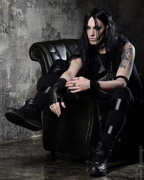 Goth Guys With Long Hair, Goth Guy Aesthetic, Goth Male, Metalhead Guy, Goth Guy, Different Types Of Sneakers, Health Goth, Goth Guys, Gothic Men